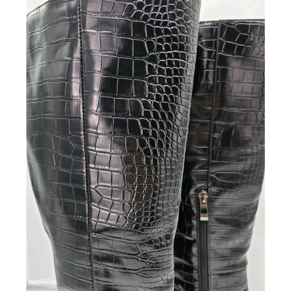 Modatope Ravelle Riding Boots Croc Skin Faux Leather Block Heel Sz 7 MOBWIFE NEW - Picture 3 of 13
